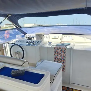 Desire Charming House Boat Botel